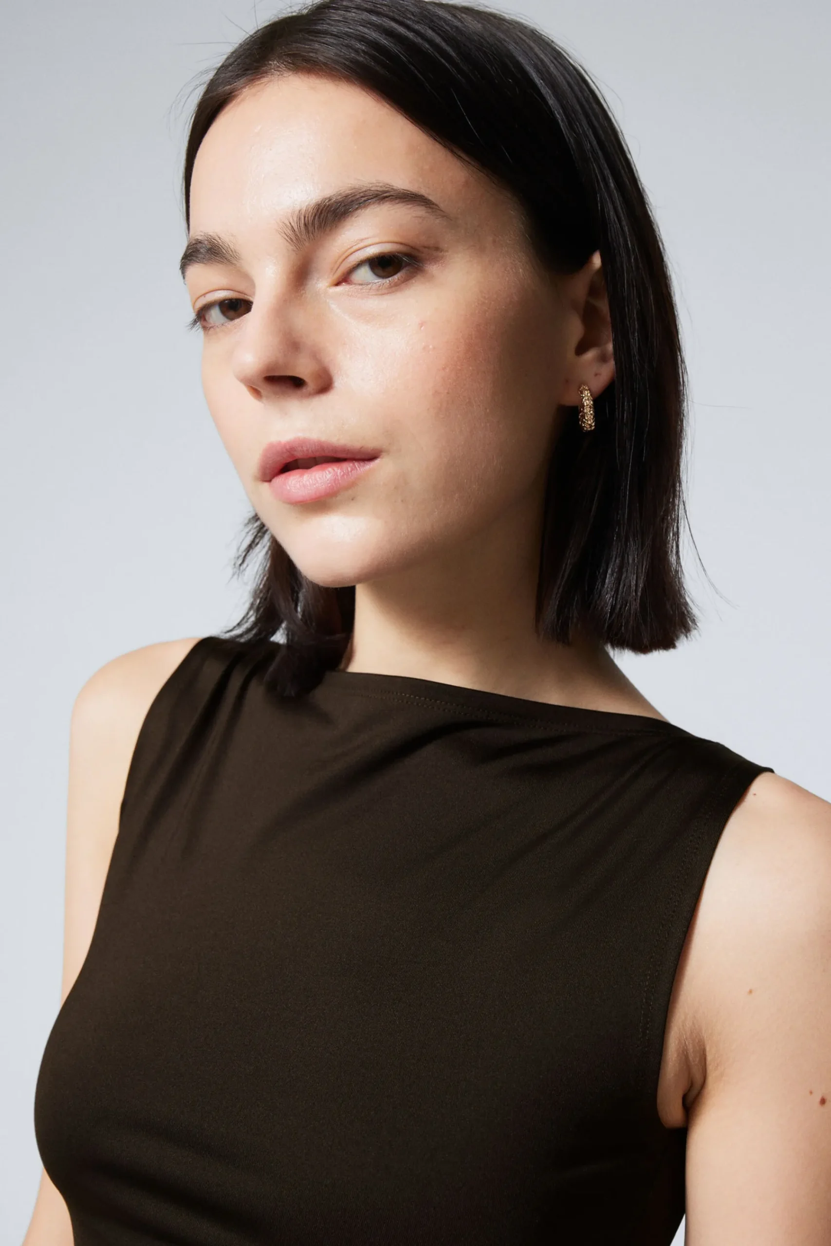 Weekday ANNIE SLEEVELESS BOAT-NECK TOP dark brown New