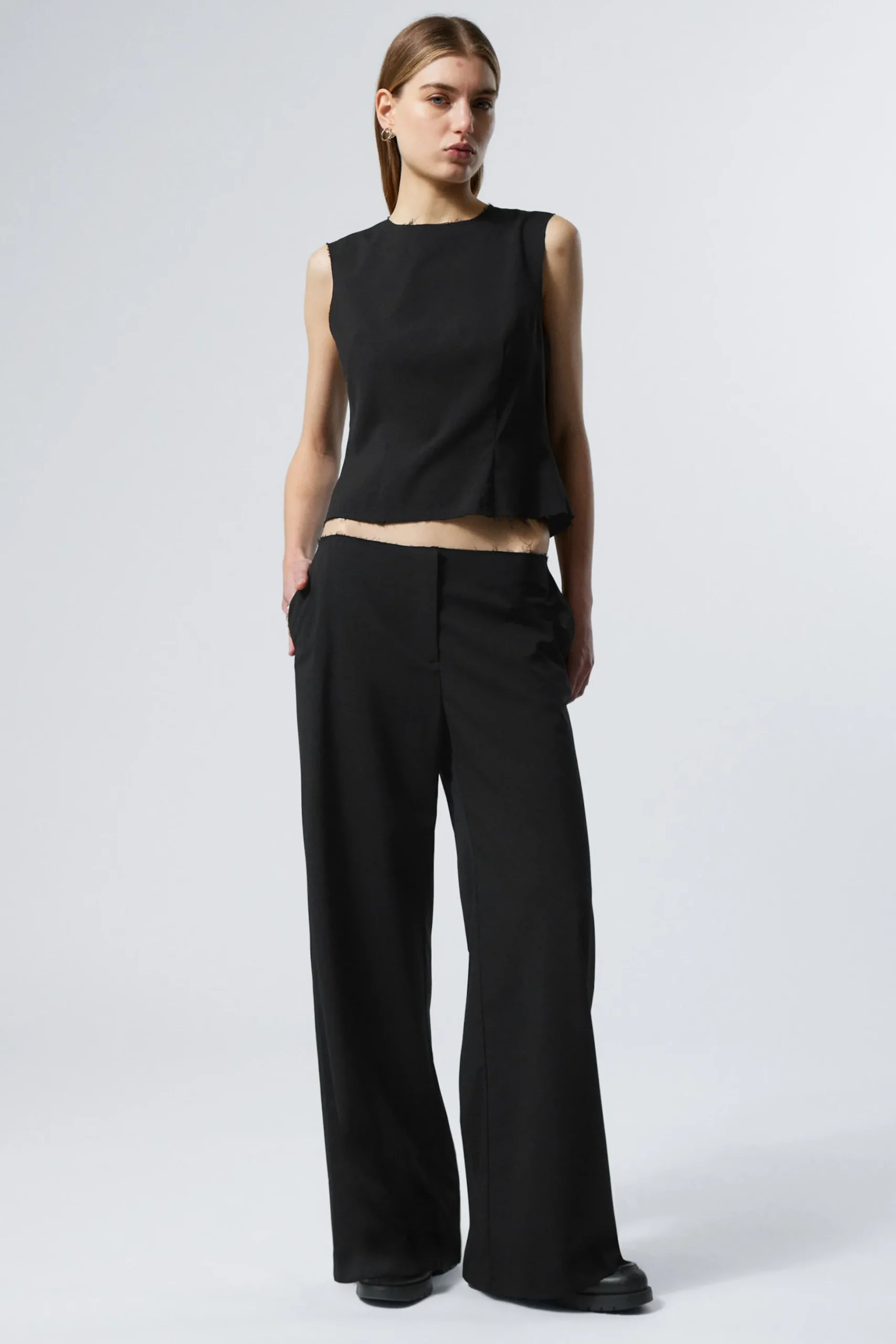Weekday CUT-OFF WAISTBAND FRAYED SUITING TROUSERS black Discount