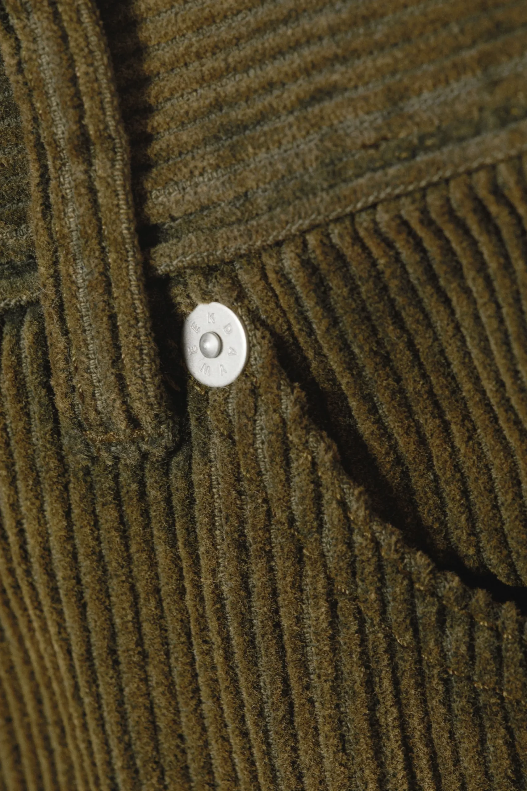 Weekday GALAXY LOOSE STRAIGHT CORD TROUSER washed dark khaki green Cheap