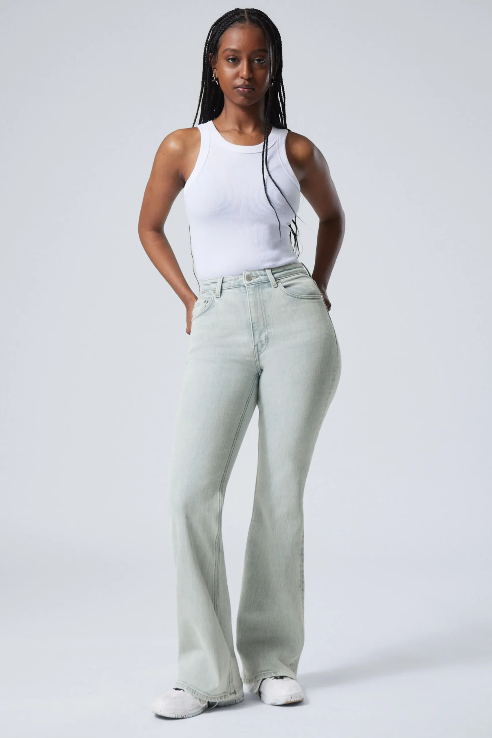 Weekday GLOW CURVE HIGH WAISTED REGULAR FLARED LEG JEANS snow blue light blue Online