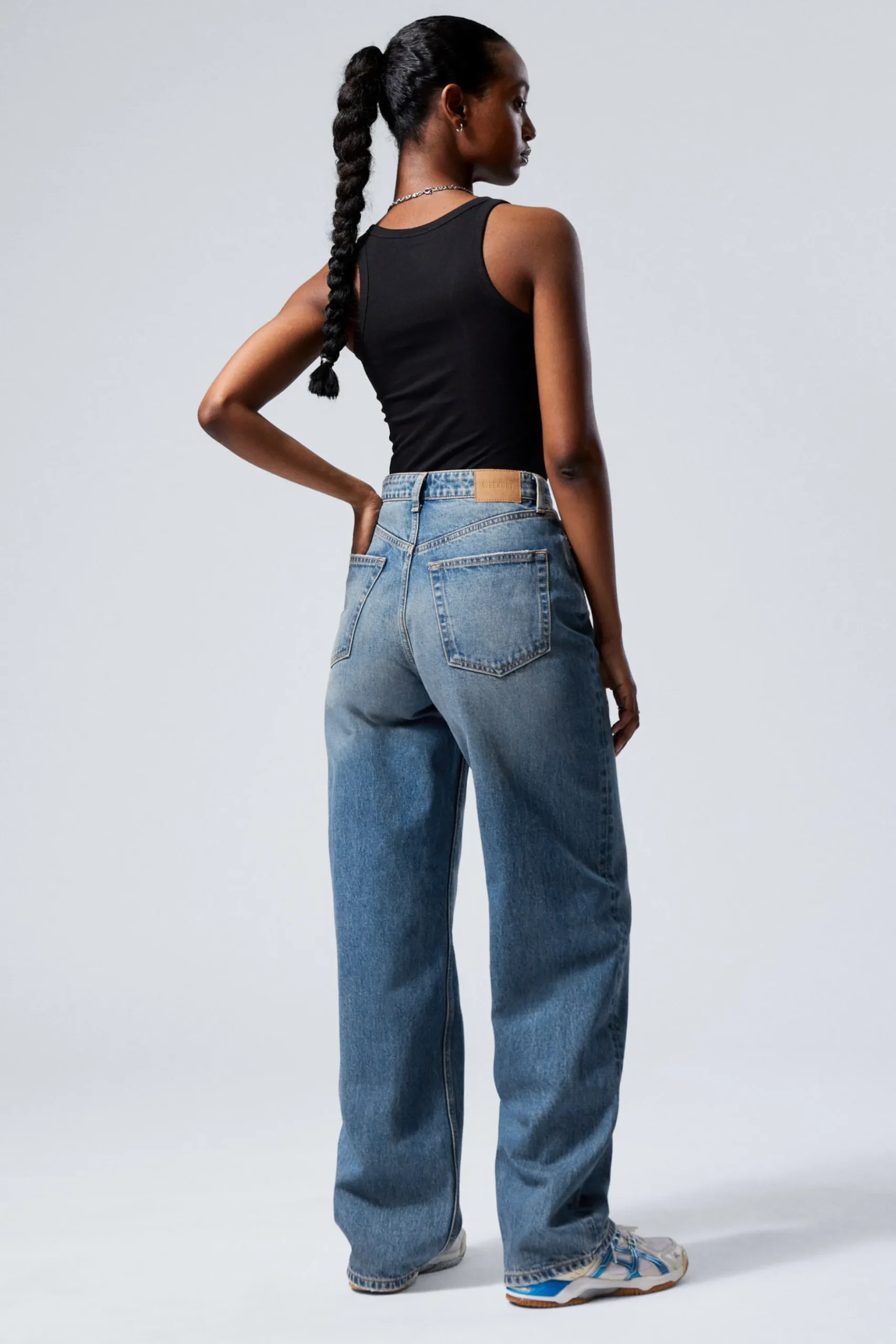 Weekday HALO CURVE HIGH WAISTED REGULAR WIDE LEG JEANS iron blue medium blue Clearance