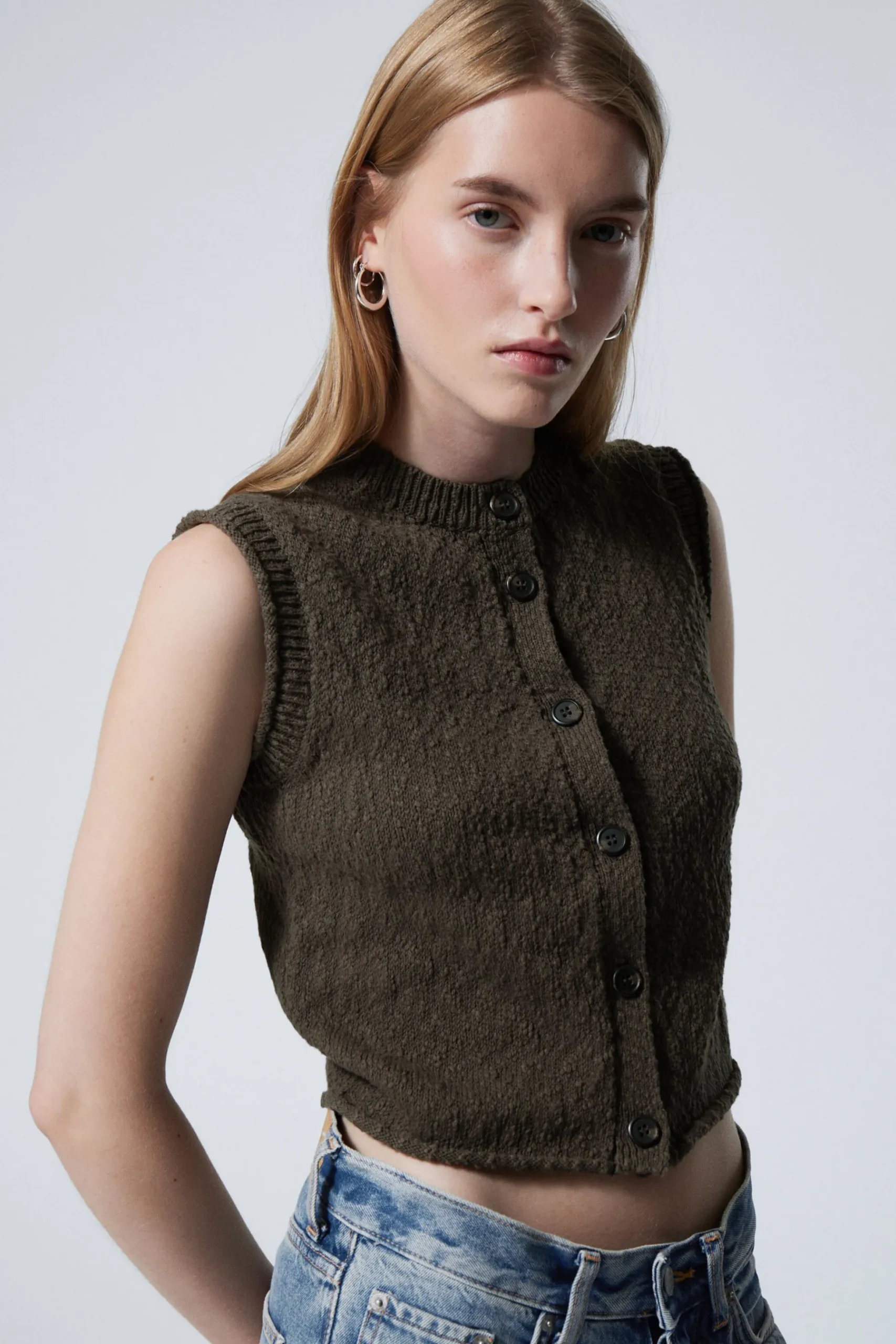 Weekday KNITTED SINGLE-BREASTED VEST dark greyish brown New