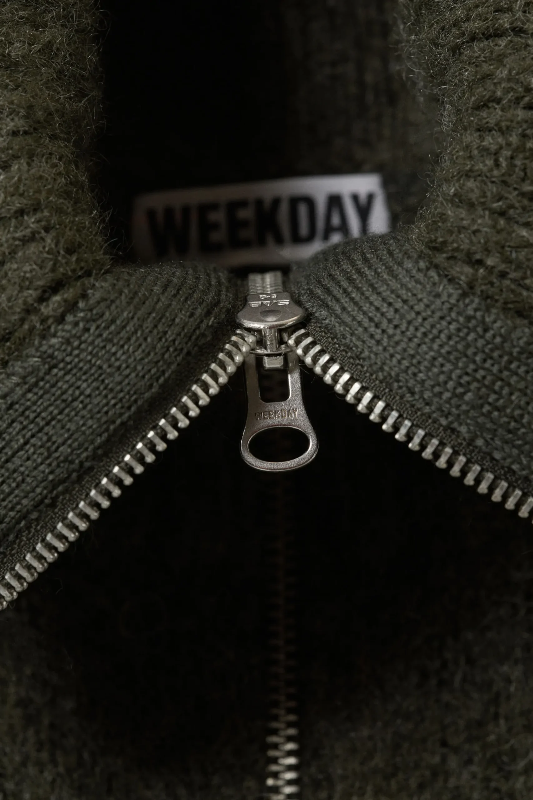 Weekday KNITTED ZIP VEST dark khaki green Fashion