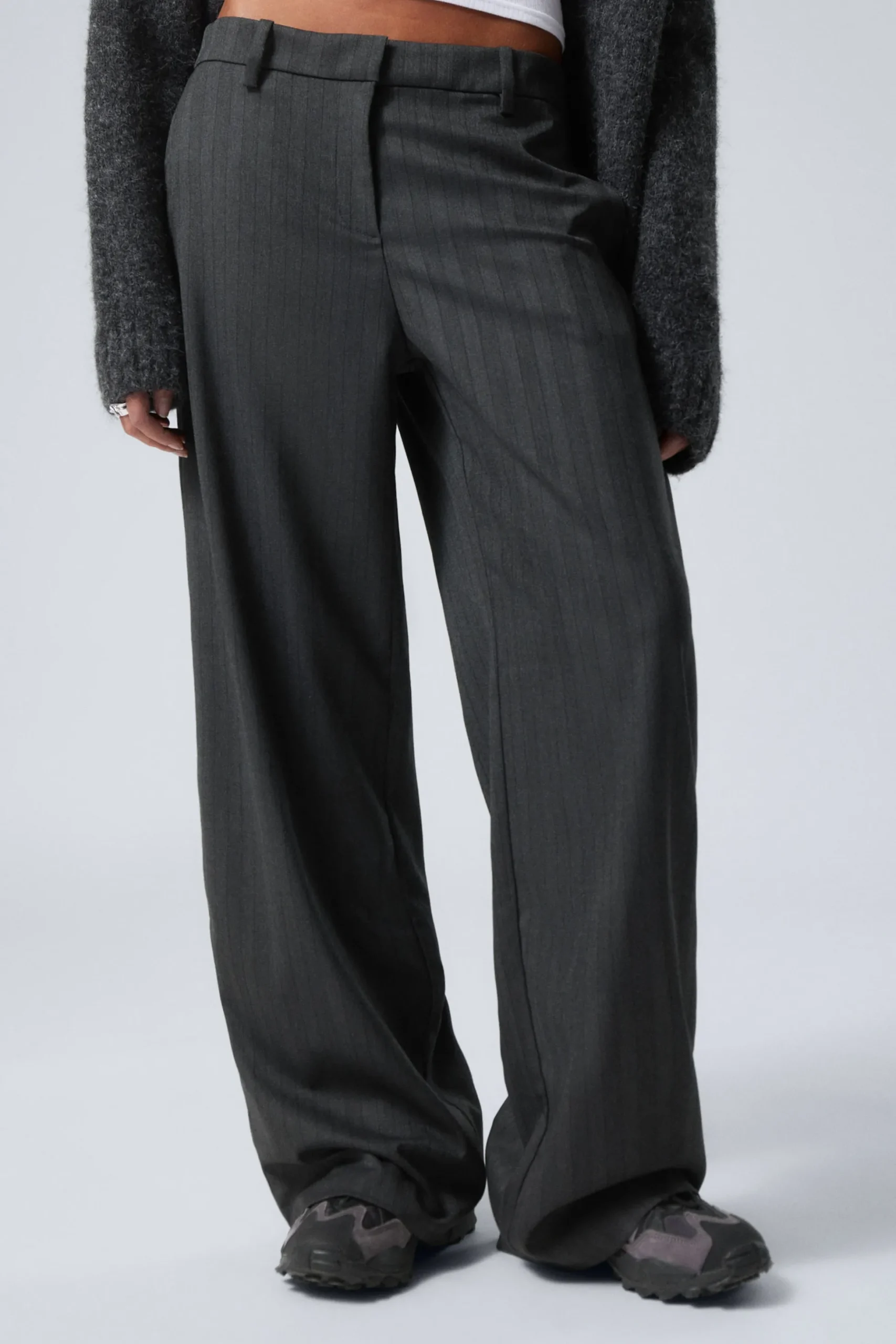 Weekday LOW-WAISTED LOOSE FIT SUIT TROUSERS striped dark grey Cheap