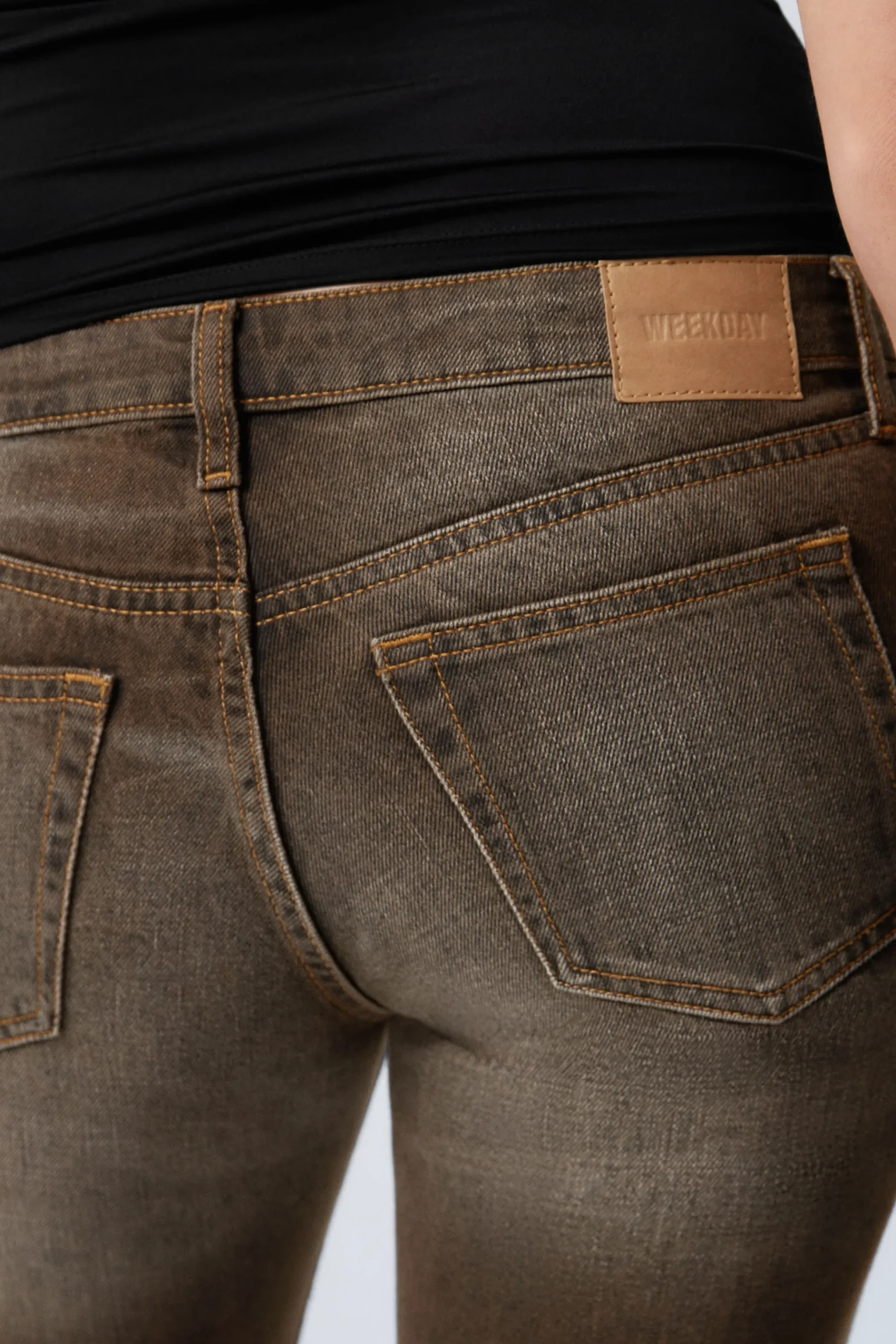 Weekday NOVA LOW RISE SLIM BOOTCUT LEG JEANS topaz dark brown Shop