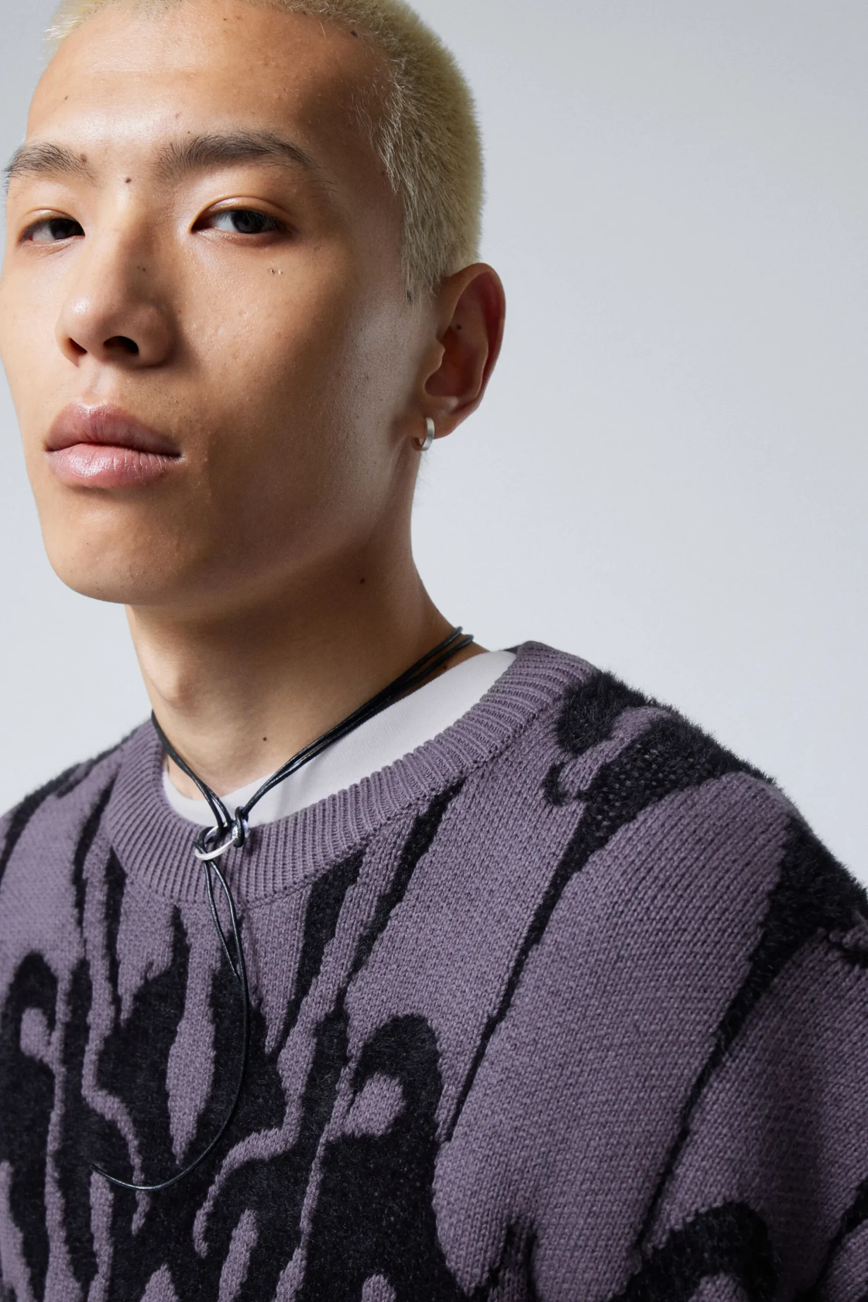 Weekday OVERSIZED HAIRY GRAPHIC KNITTED SWEATER dark lilac Sale