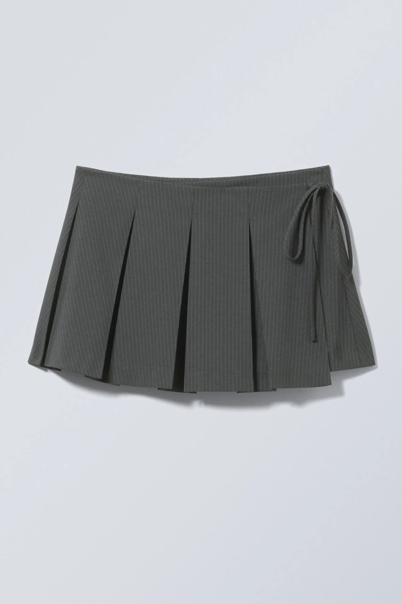 Weekday PLEATED MINI WRAP SKIRT dark grey stripe Online