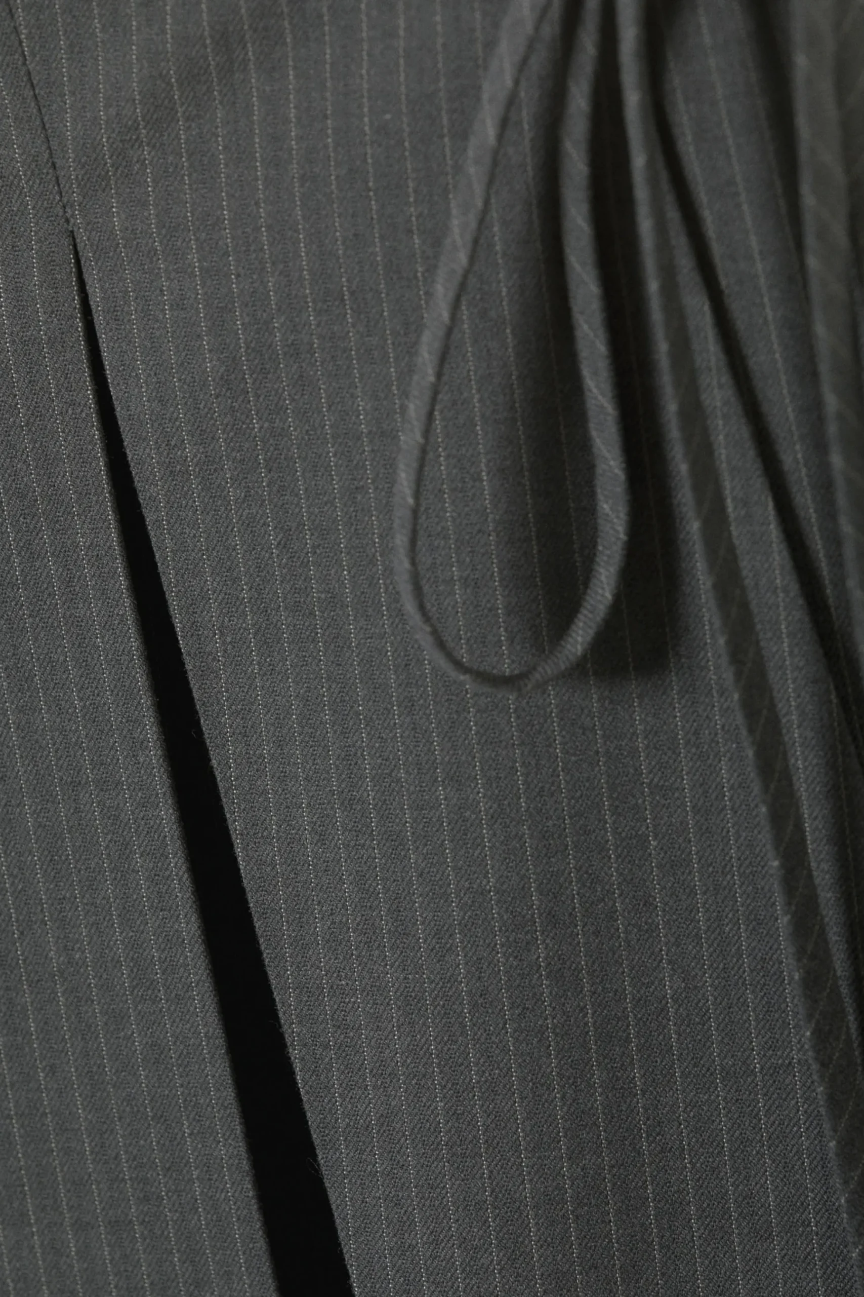 Weekday PLEATED MINI WRAP SKIRT dark grey stripe Online
