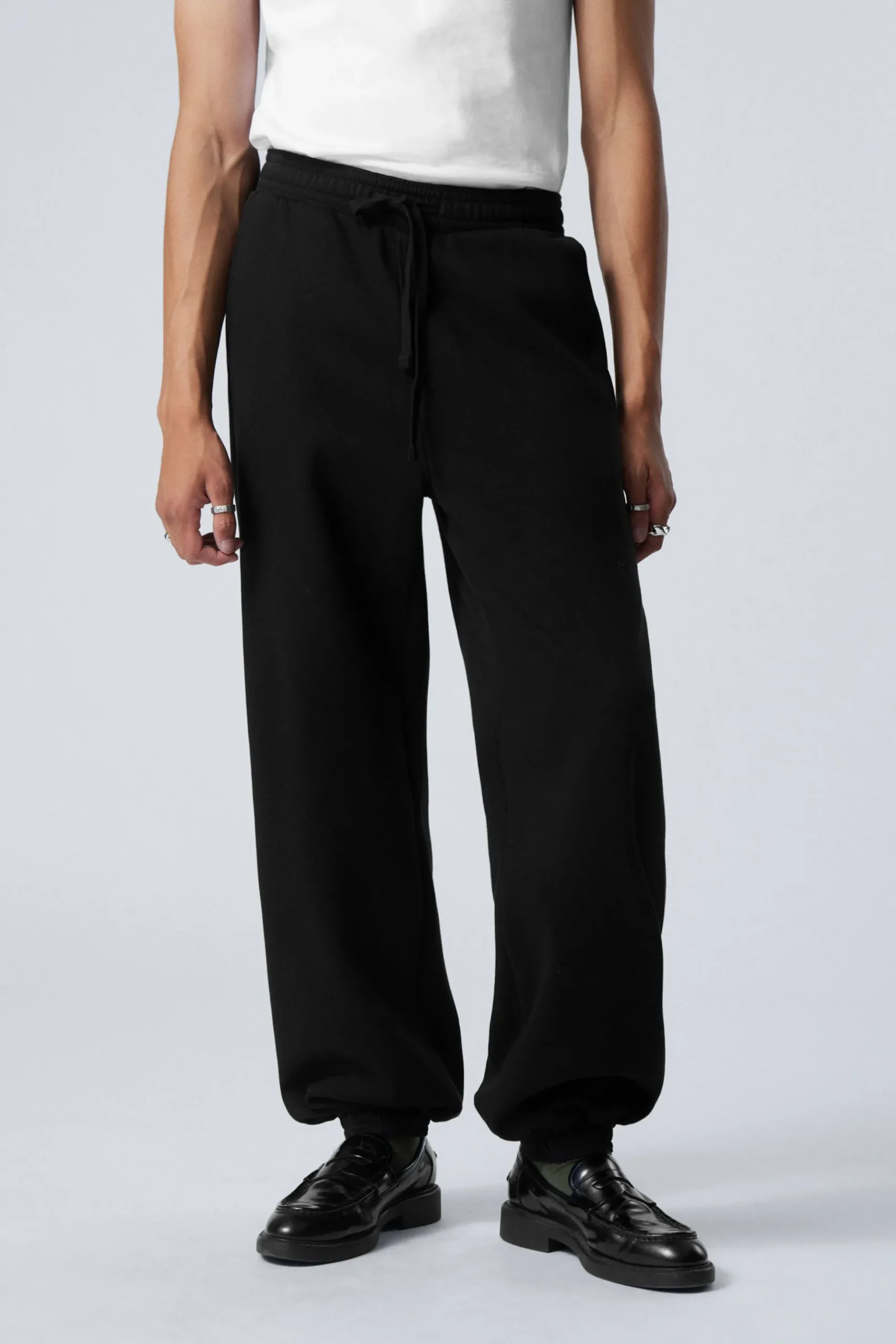 Weekday RELAXED HEAVYWEIGHT SWEATPANTS black Shop
