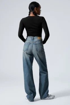 Weekday ROWE SUPER HIGH WAISTED REGULAR STRAIGHT LEG JEANS iron blue medium blue Clearance