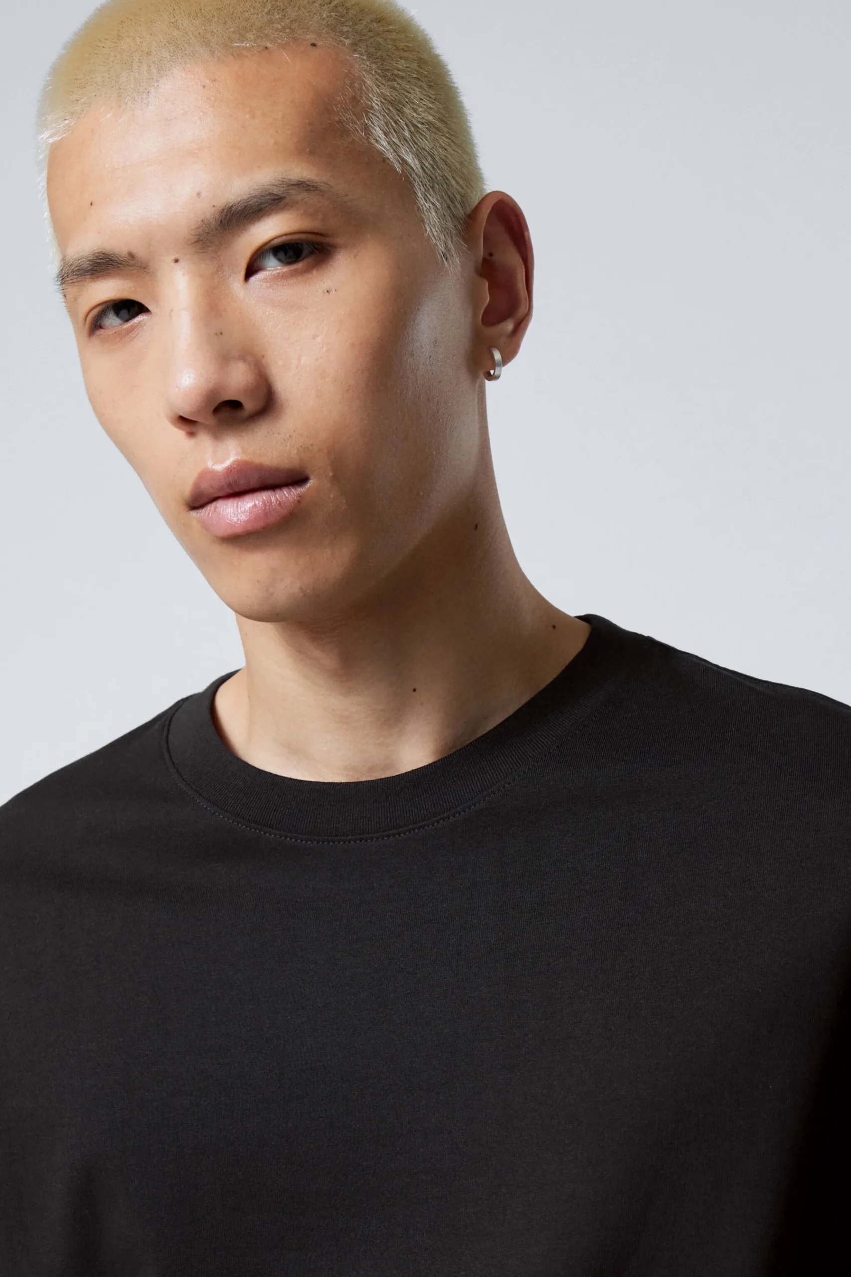 Weekday SHORT BOXY HEAVYWEIGHT T-SHIRT black Store