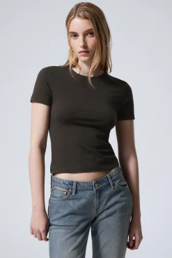 Weekday SLIM FITTED T-SHIRT dark brown Best
