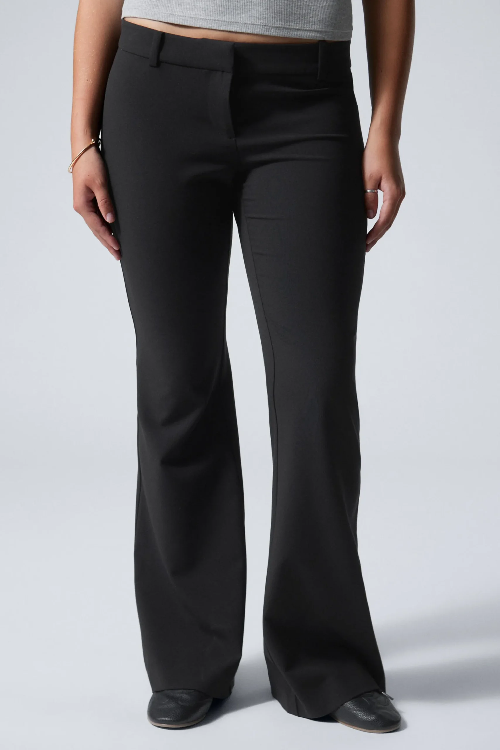 Weekday SLIM LOW WAIST FLARED SUIT TROUSERS black Store
