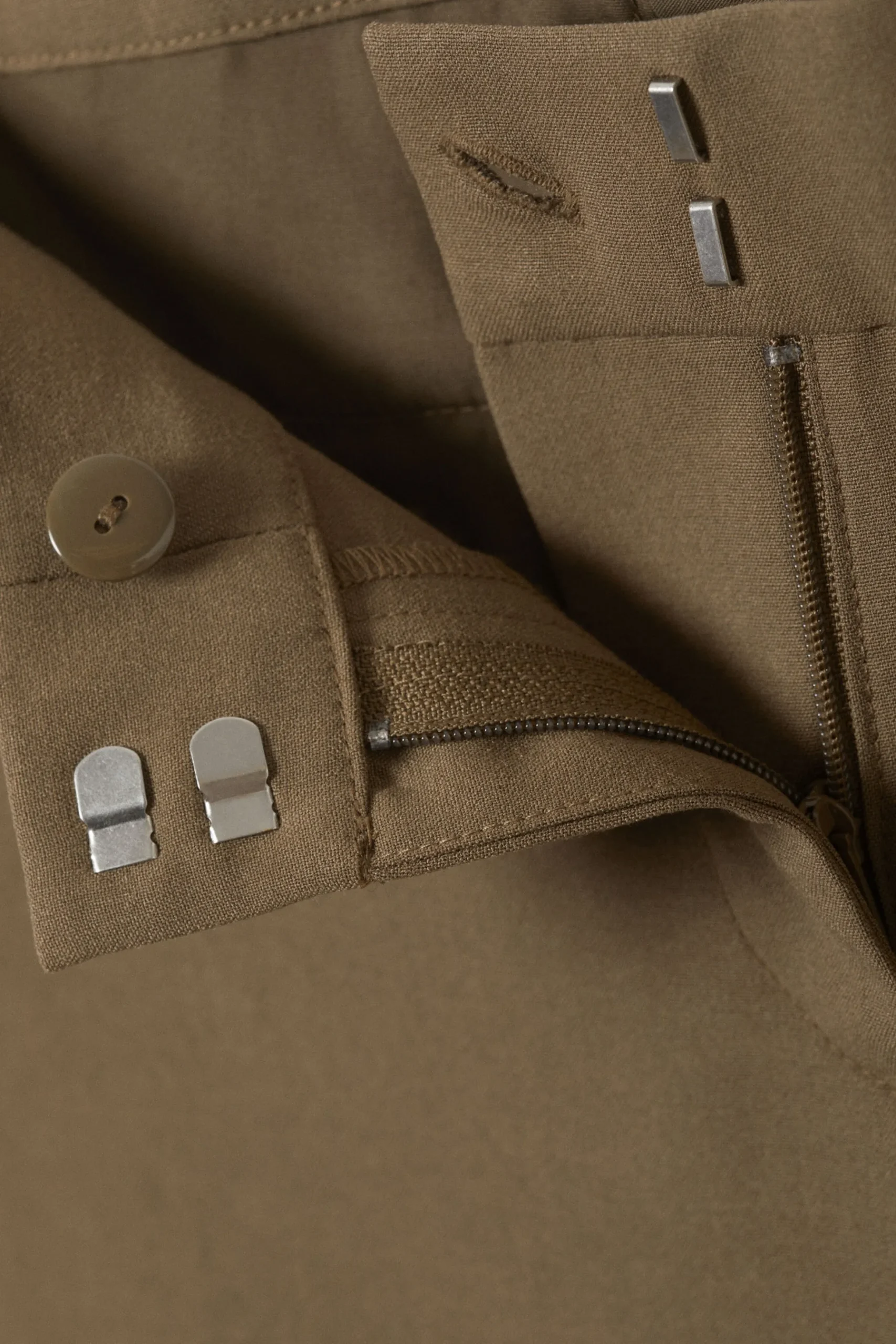 Weekday SLIM LOW WAIST FLARED SUIT TROUSERS khaki green Flash Sale