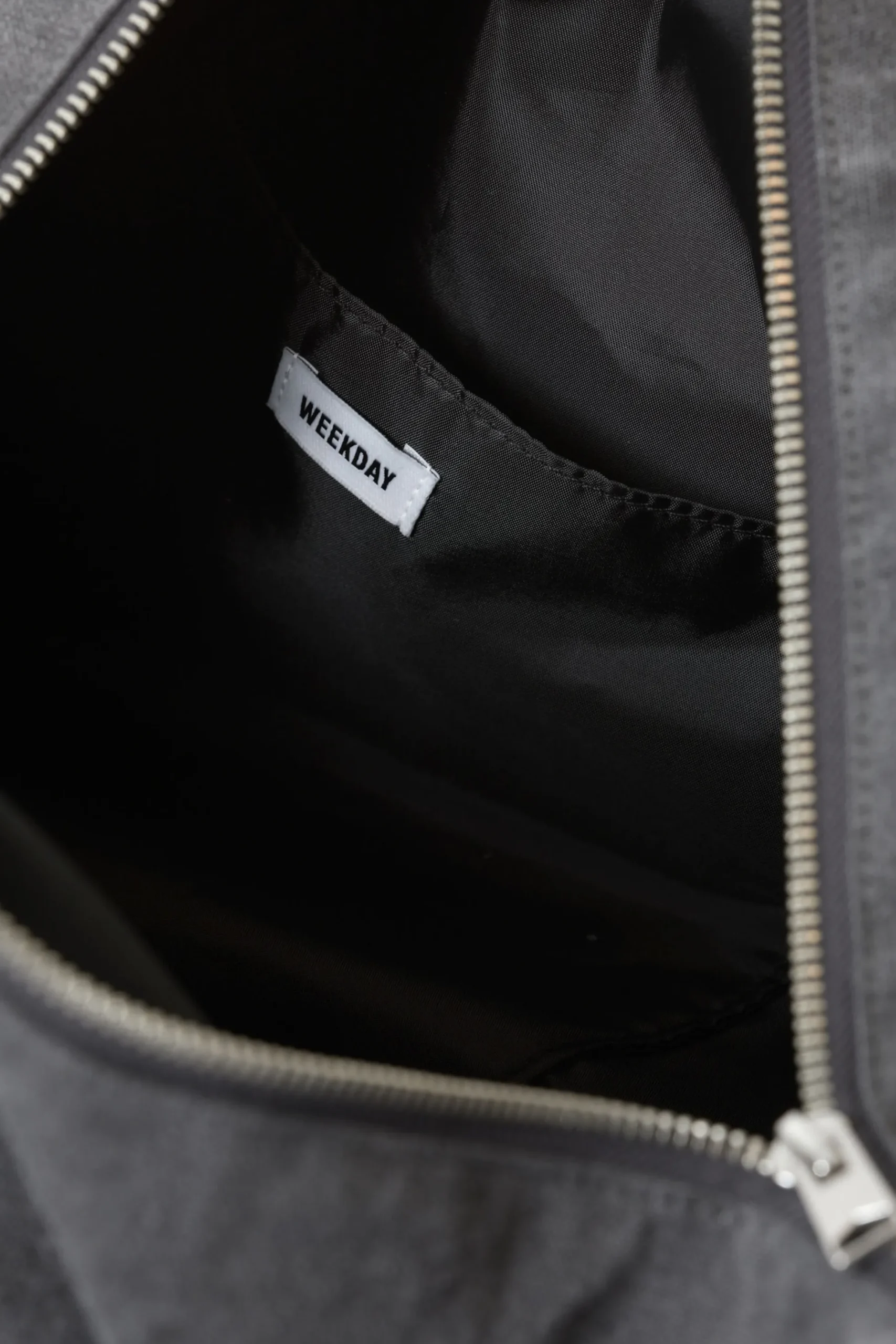 Weekday WASHED COTTON CROSSBODY BAG washed dark grey Hot